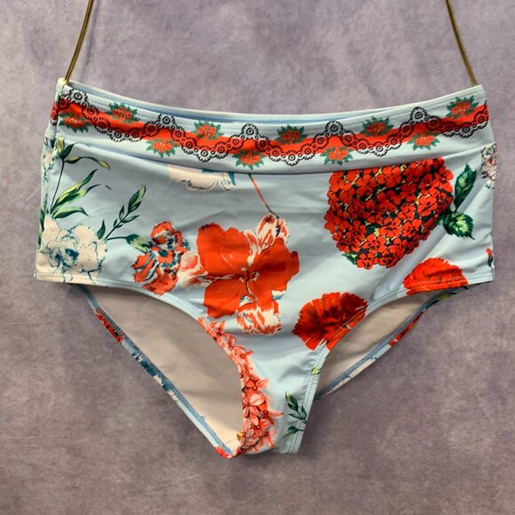 Three Pieces Swimsuits for with Matching Wrap Skirt - Picture 3 of 8